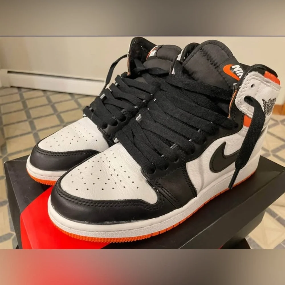 Air Jordan 1 Retro High OG “Electro Orange” Sneakers - Picture 7 of 8